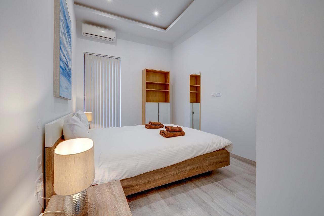 דירות Picturesque Sliema Pad Steps From The Seafront מראה חיצוני תמונה
